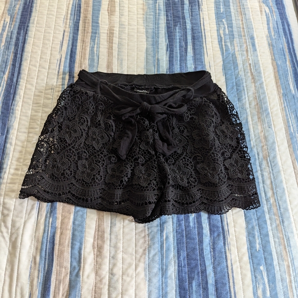 Rue 21 Elegant Black Lace High Waist Shorts - Picture 2 of 4